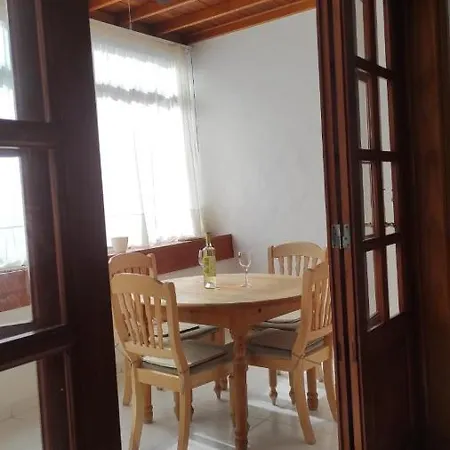 Casa Guelde * Tias